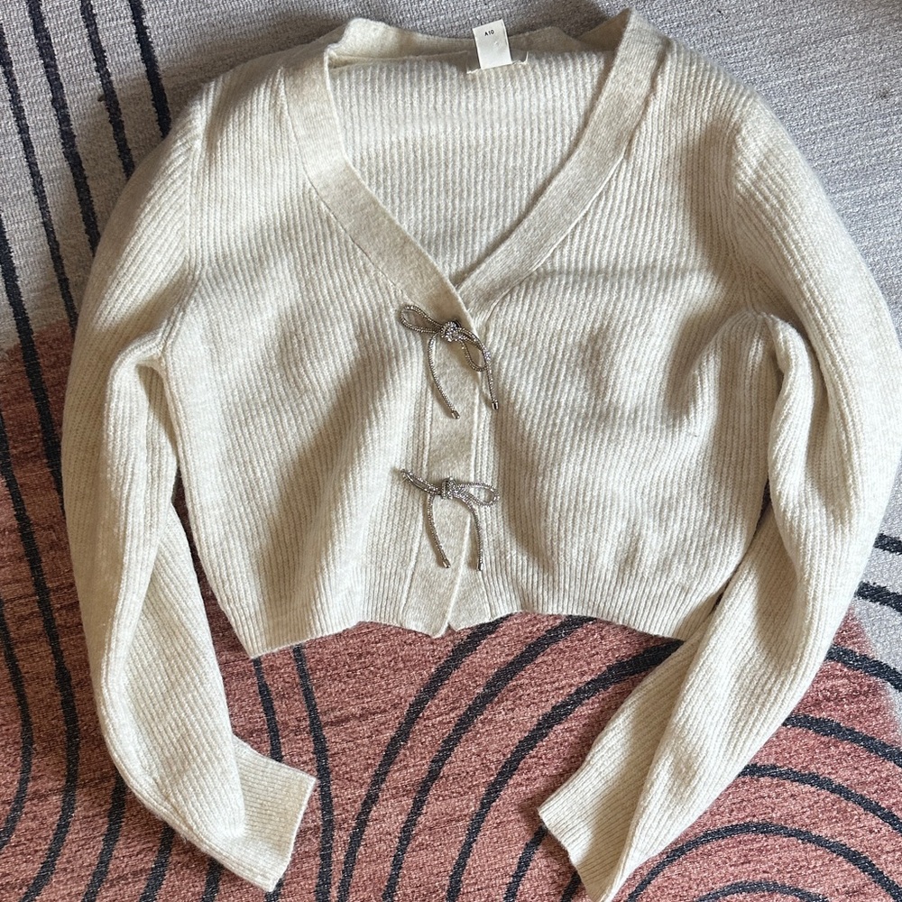 H&M Cropped Cream Sweater with Rhinestone Bows